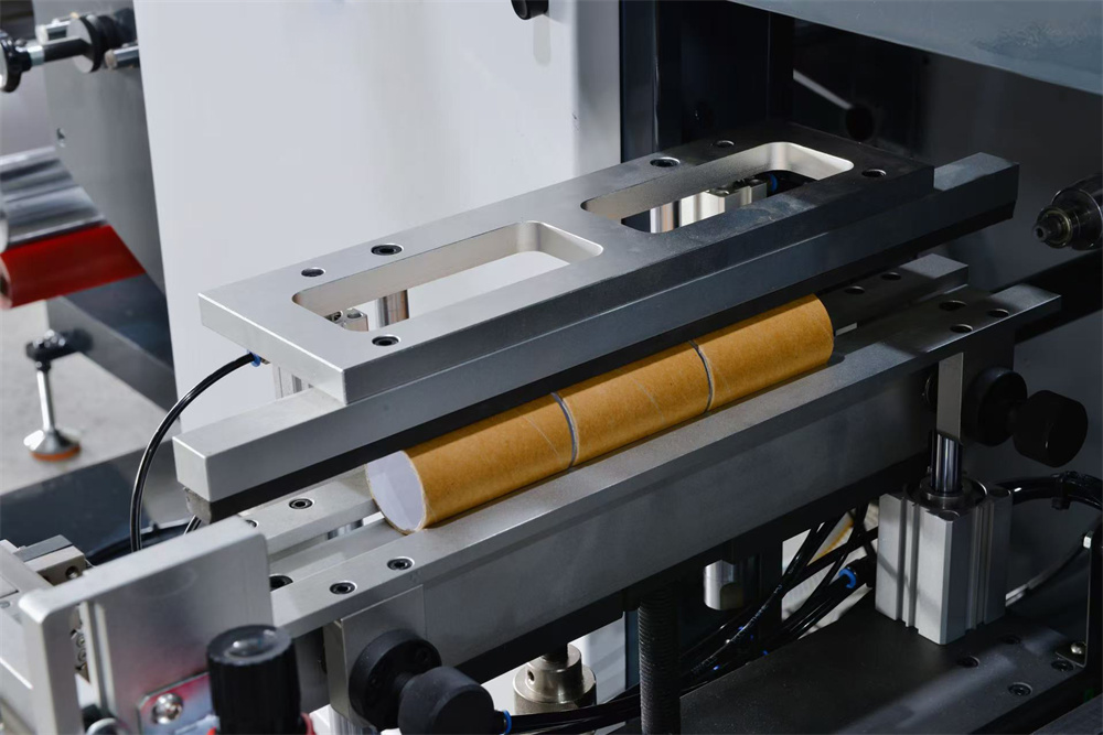 High-Performance Non-Stop Rewinding Machine01