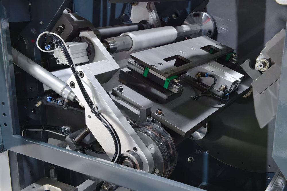 High-Performance Non-Stop Rewinding Machine02